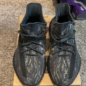 Yeezy 350 V2